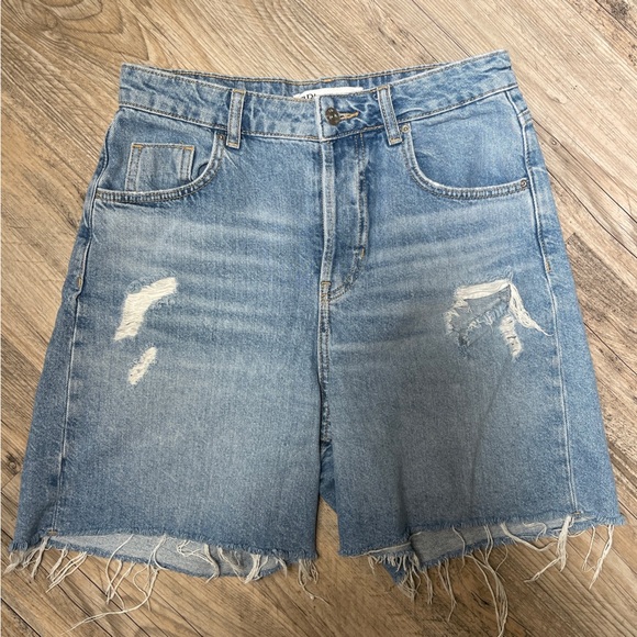 ZARA Denim shorts distressed Size: 4 - Picture 1 of 7